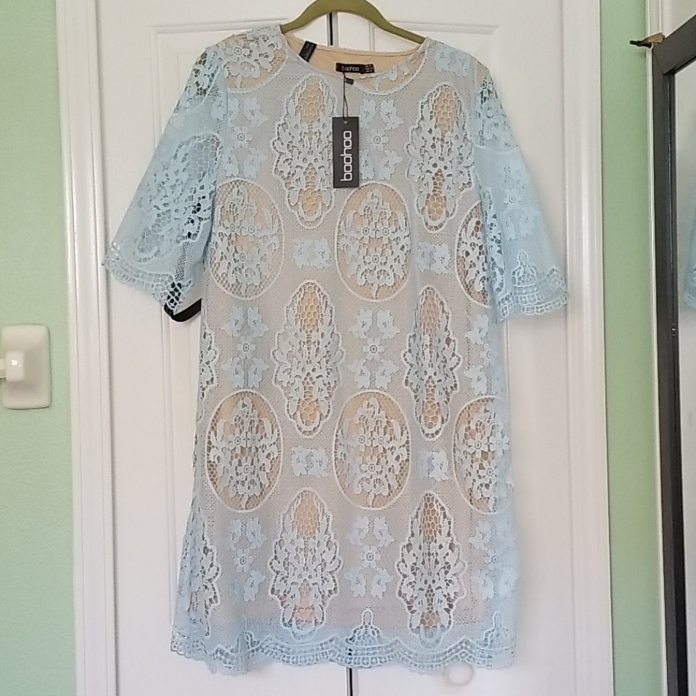 Elegant lace BooHoo sheath dress.